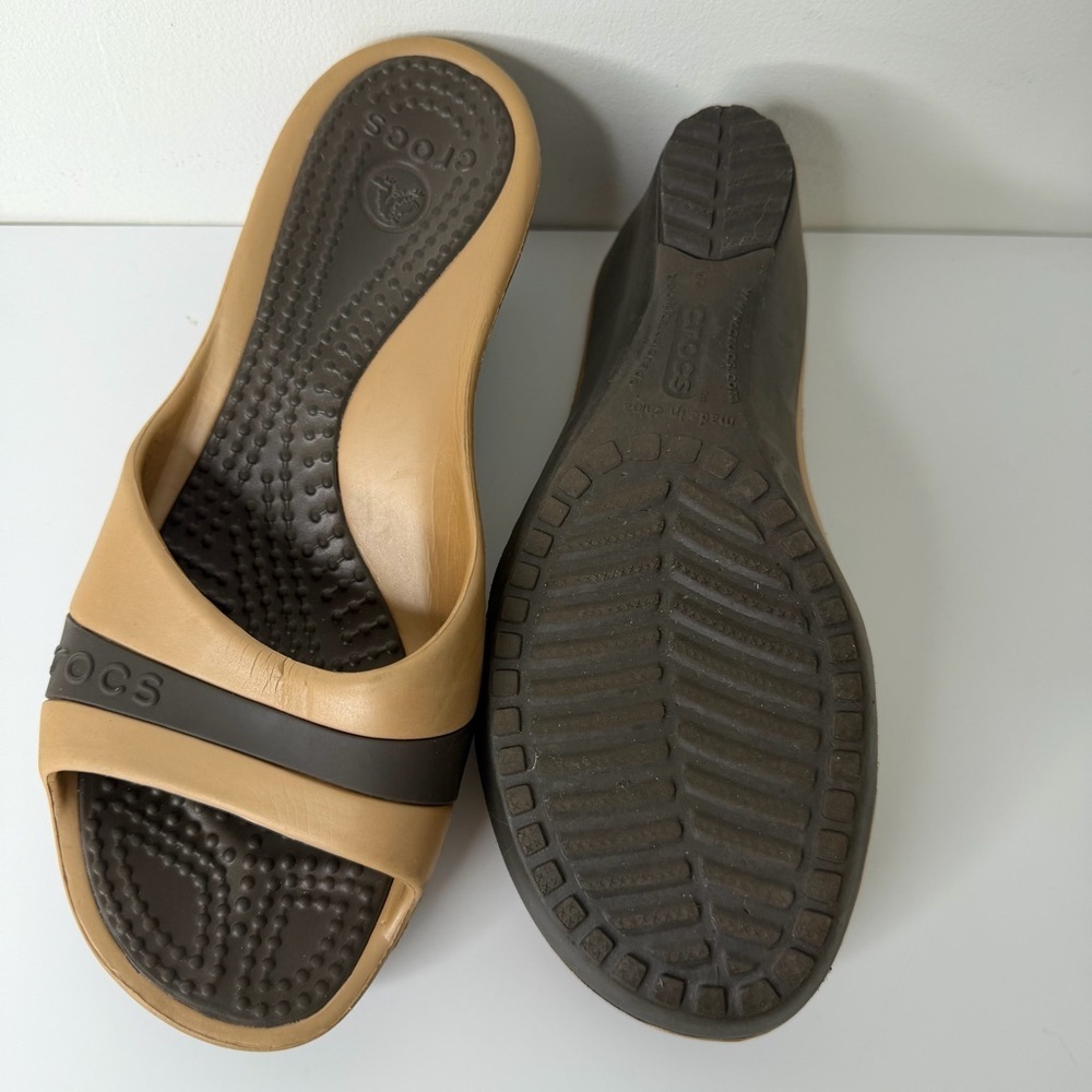 Crocs Sassari Band Bronze Brown Wedge Slide Slip On Sandals Women's size 8 - Picture 4 of 13
